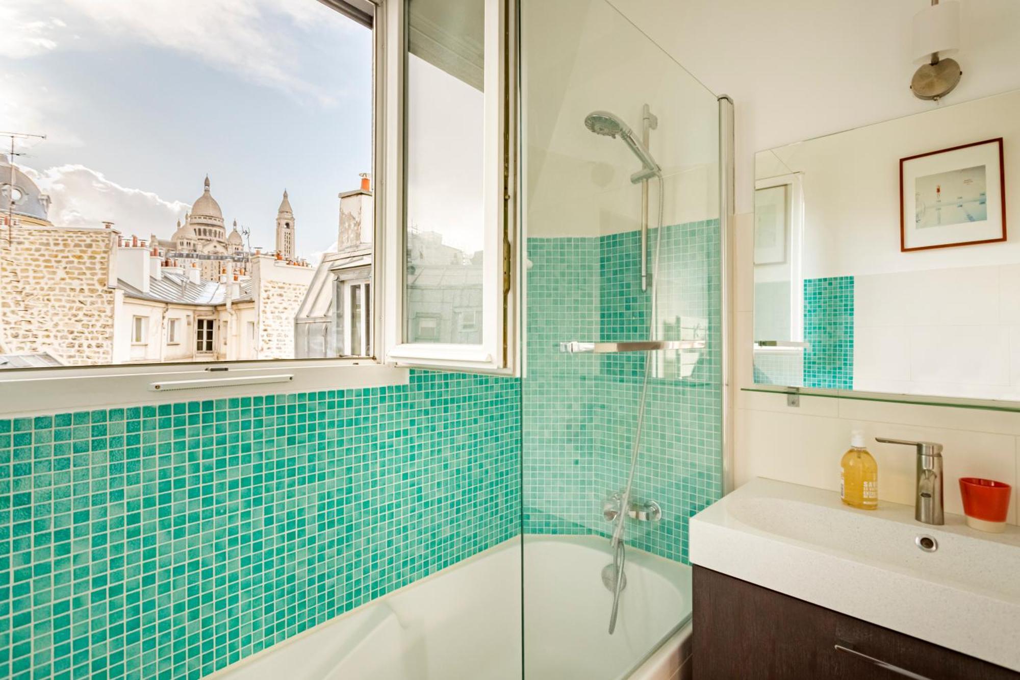 Welcome To Montmartre ! Parigi